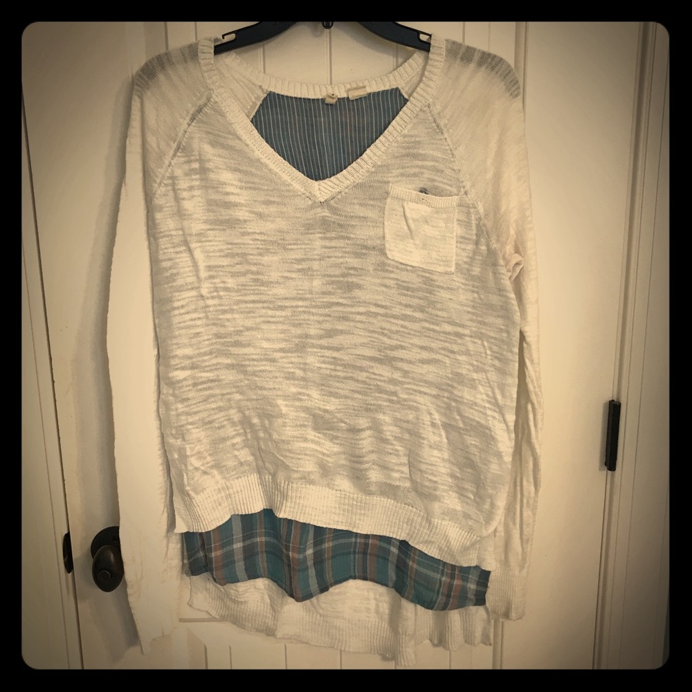 White Long sleeve top/thin sweater